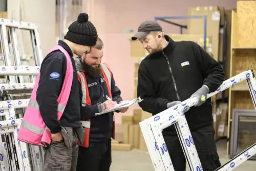 Keeping It Real – Listers Show Staff It Cares