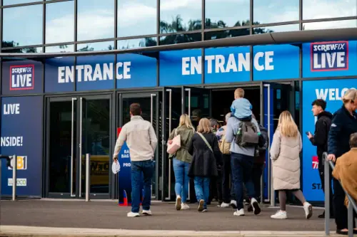 30,000 Fly In For Farnborough Record Breaker